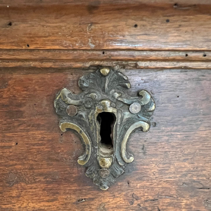 ITALIAN CARVED WALNUT CHEST OF DRAWERS