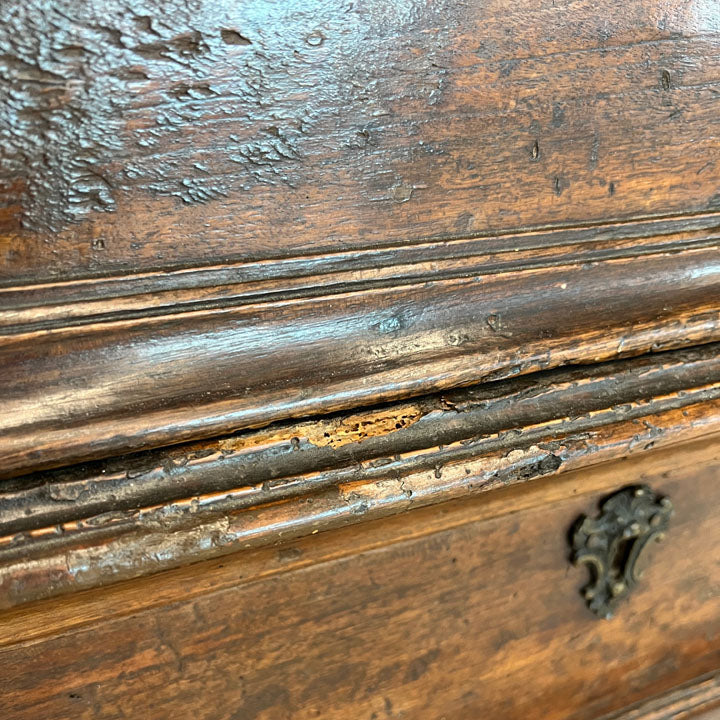 ITALIAN CARVED WALNUT CHEST OF DRAWERS