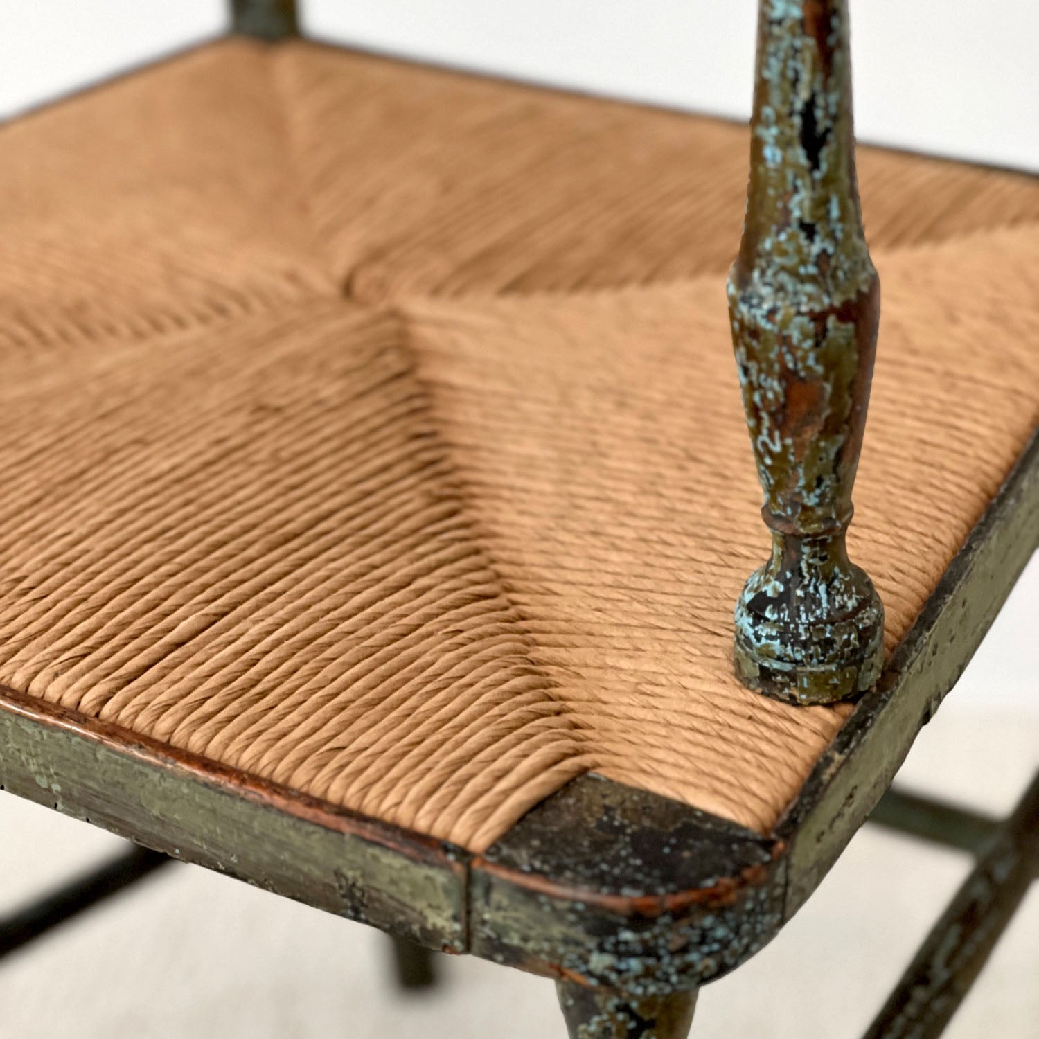 ENGLISH PULL-UP CHAIR