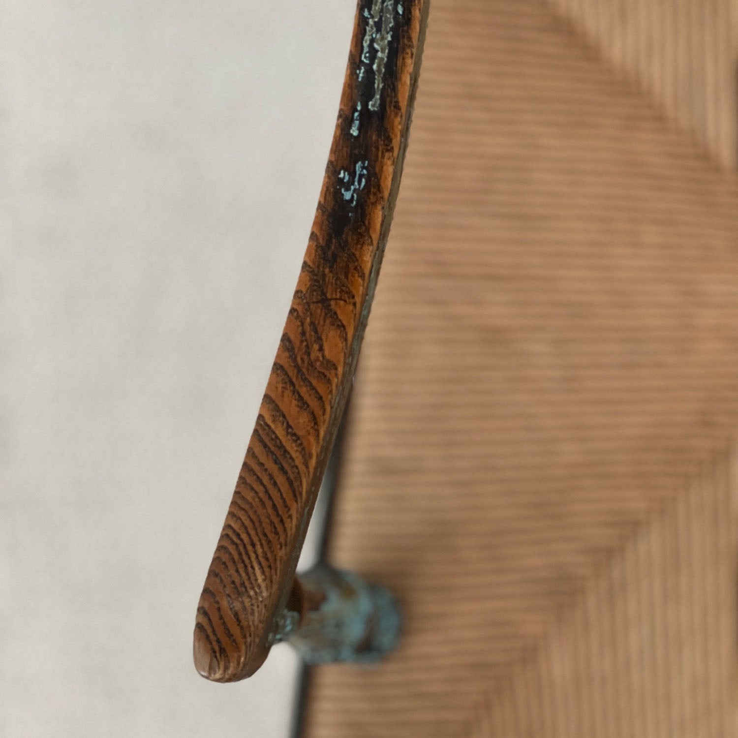 ENGLISH PULL-UP CHAIR