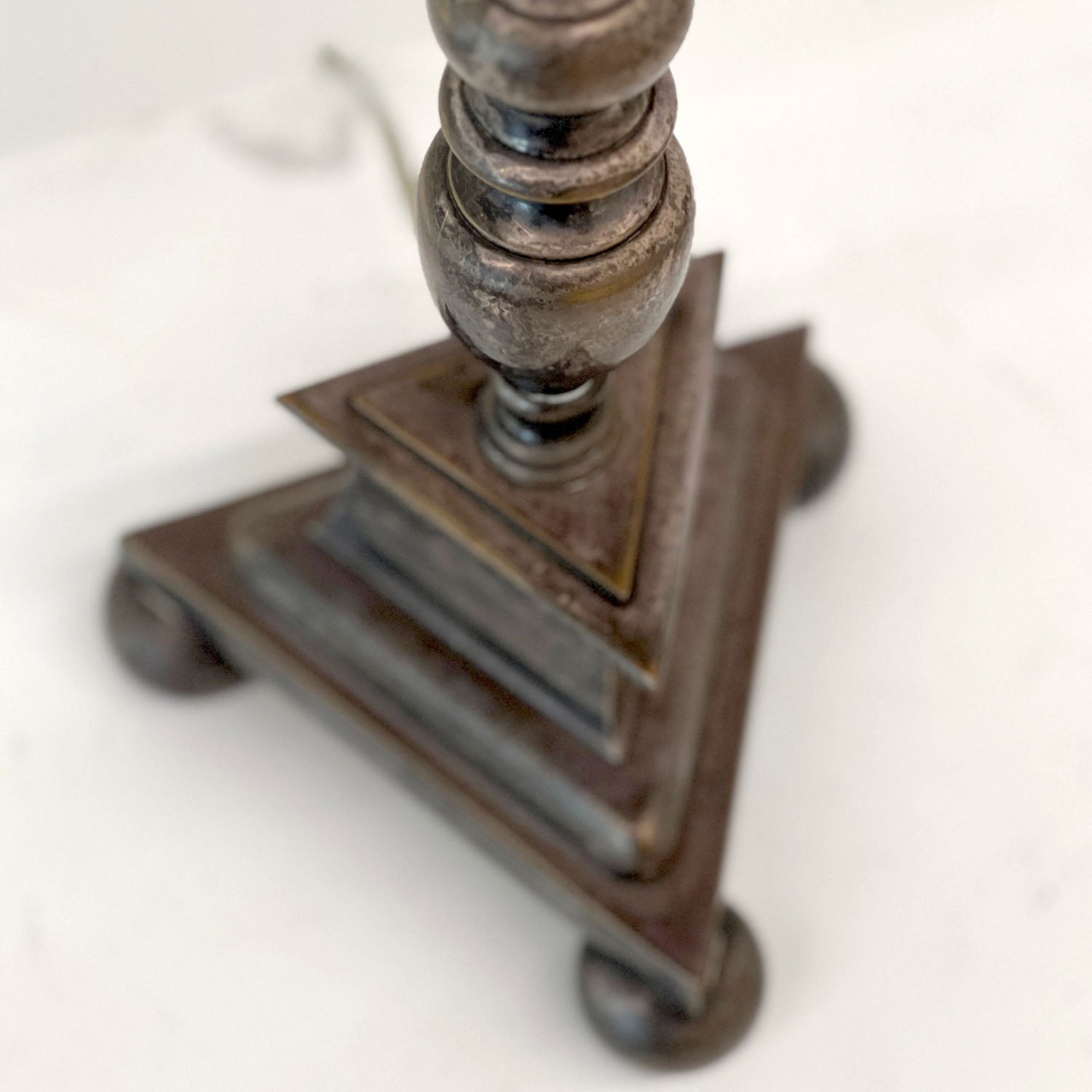 BALL-FOOTED TRIANGLE CANDLESTICK LAMP