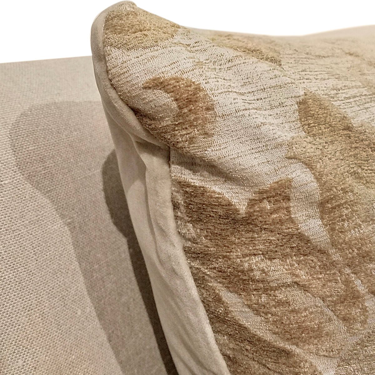 SALADINO LOUNGE CHAIR™ - SHOWROOM SAMPLE