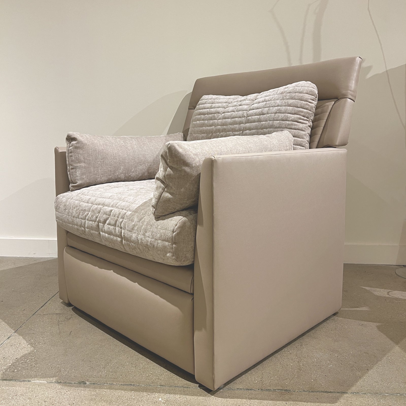 HIGH BACK RECLINER - VEGAN LEATHER - SHOWROOM SAMPLE