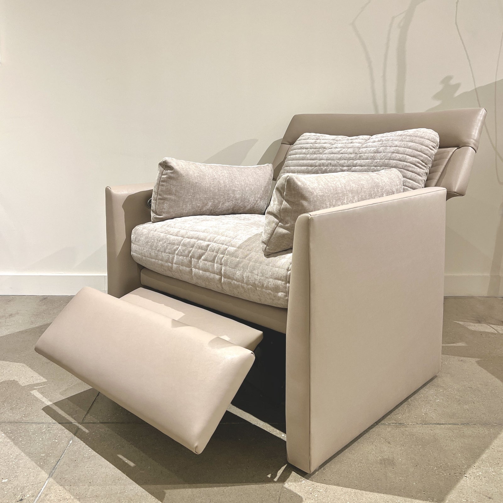 HIGH BACK RECLINER - VEGAN LEATHER - SHOWROOM SAMPLE