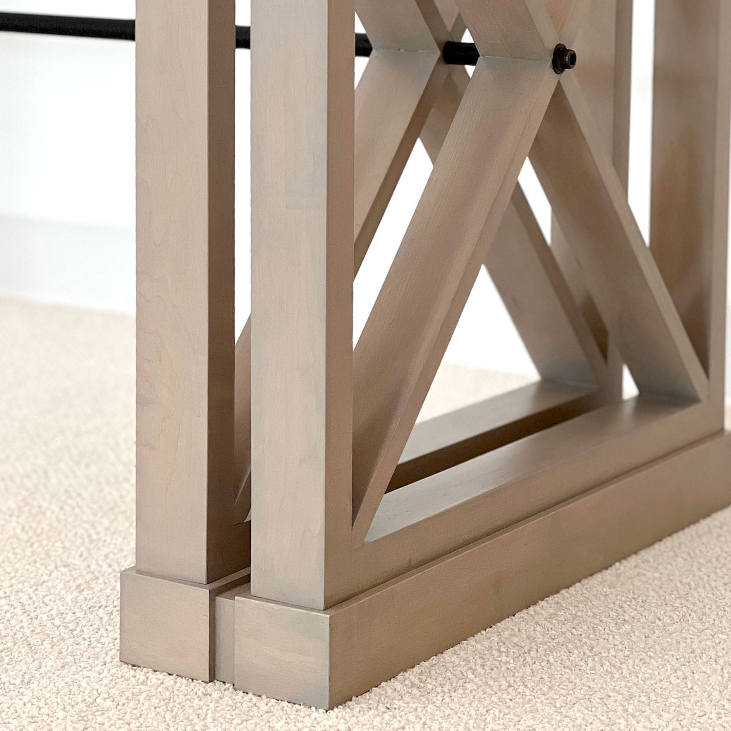 515 DINING TABLE™ - SHOWROOM SAMPLE