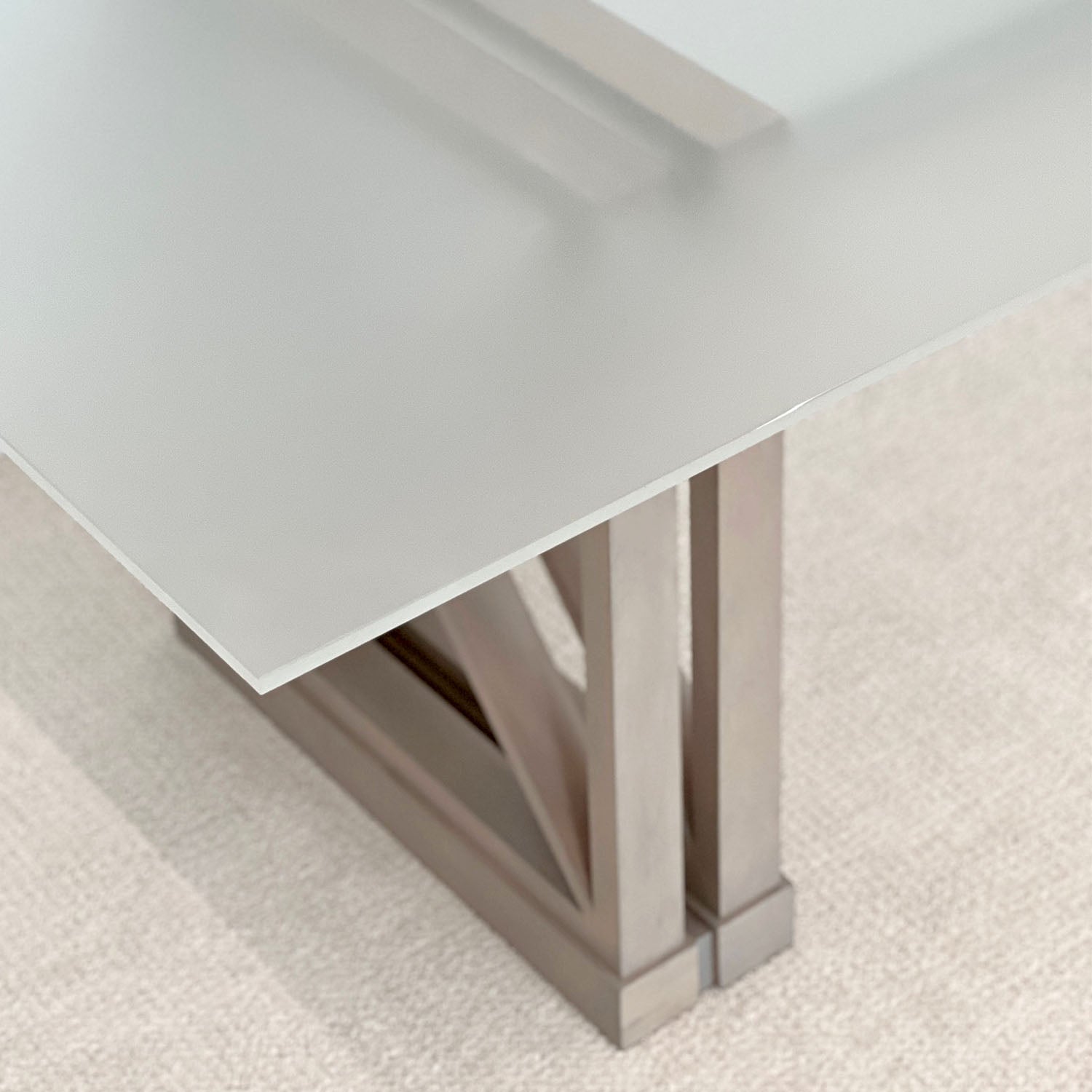 515 DINING TABLE™ - SHOWROOM SAMPLE