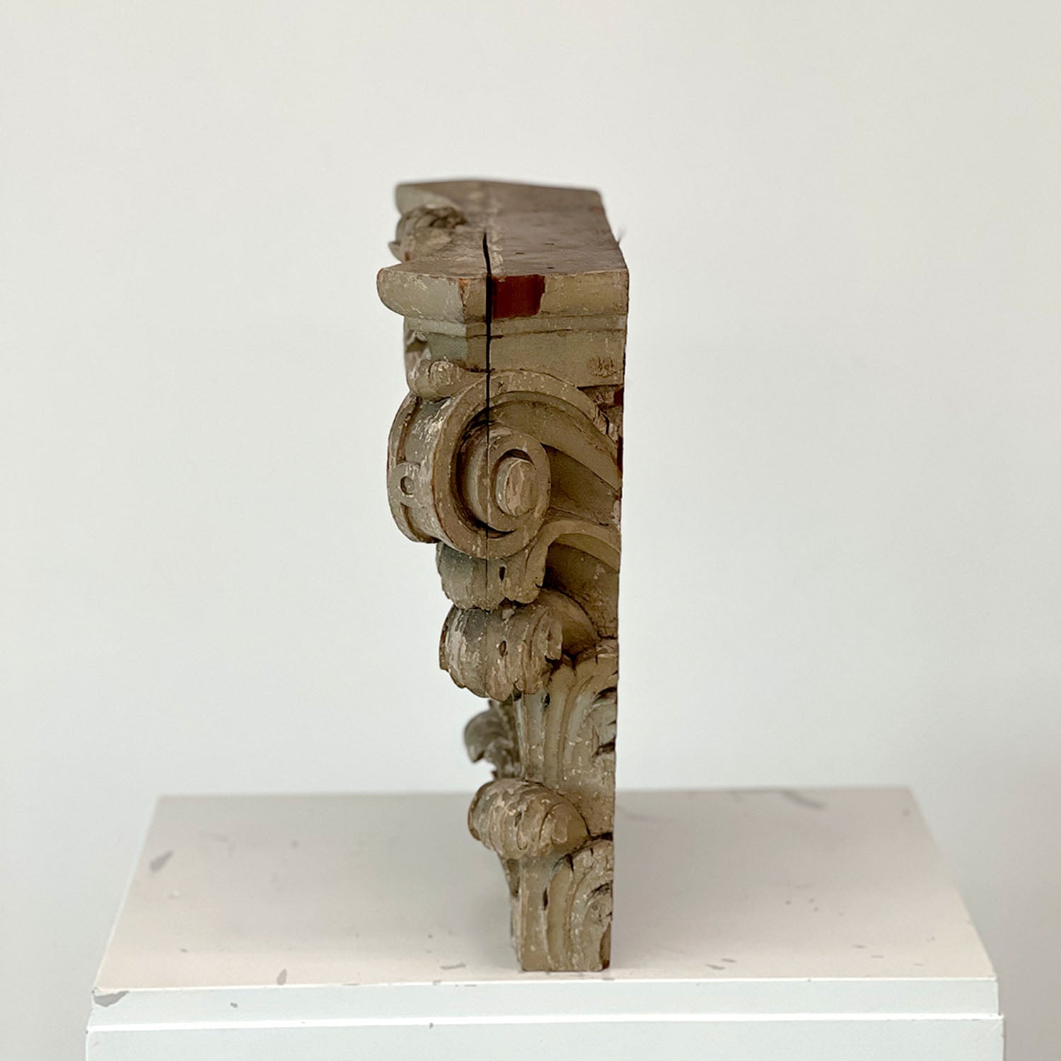 BAROQUE CARVED & PAINTED CORINTHIAN PEDIMENT CAPITAL - 1