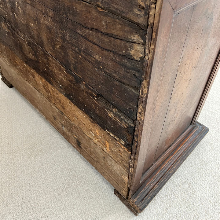 ITALIAN CARVED WALNUT CHEST OF DRAWERS