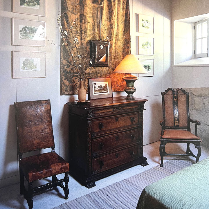 ITALIAN CARVED WALNUT CHEST OF DRAWERS
