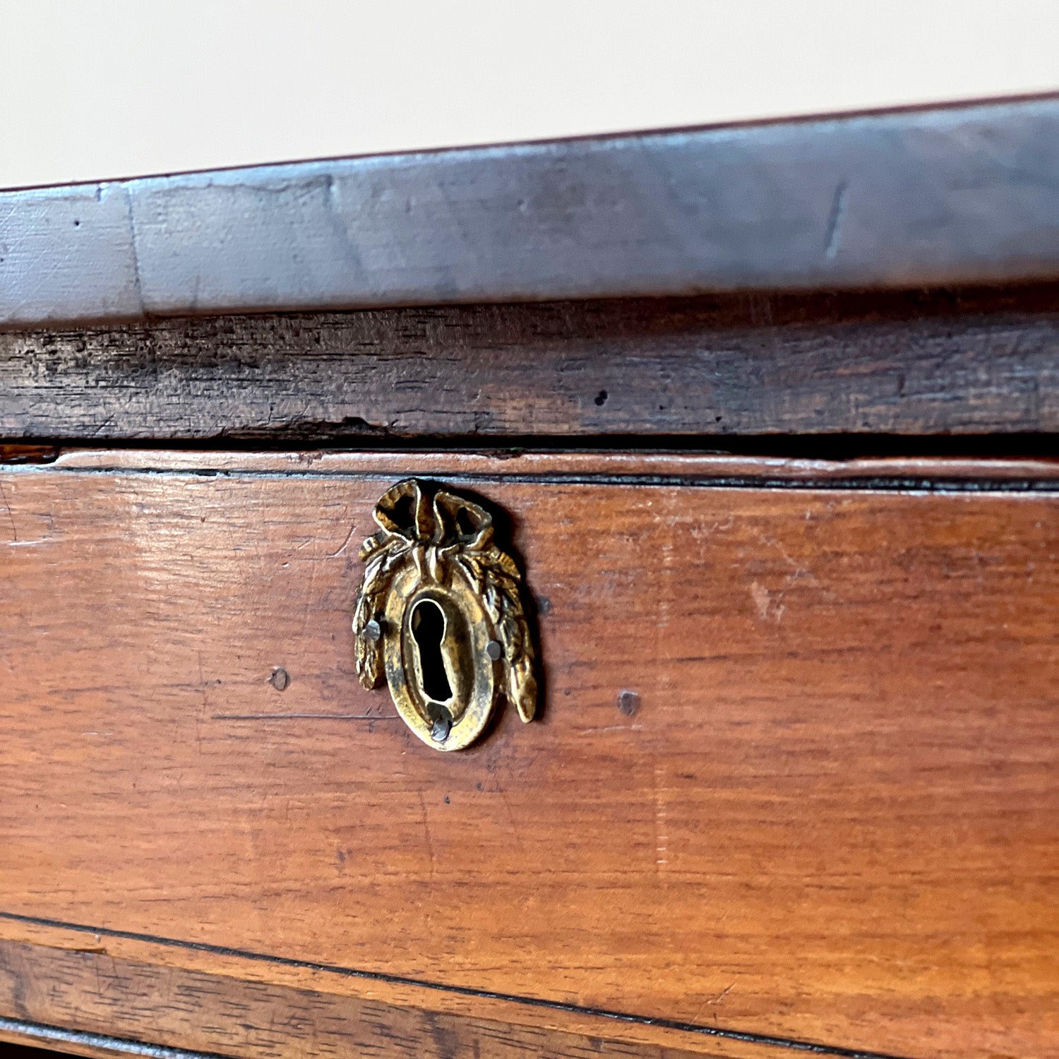FEDERAL DROP LEAF TABLE