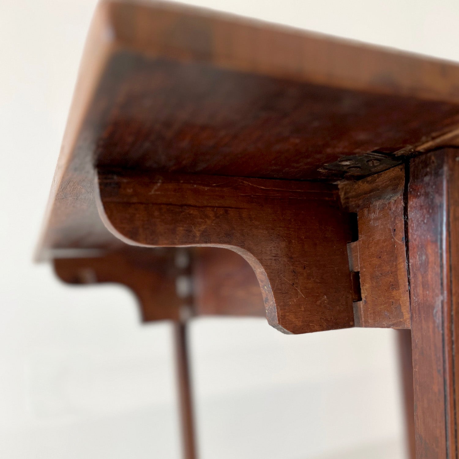 FEDERAL DROP LEAF TABLE
