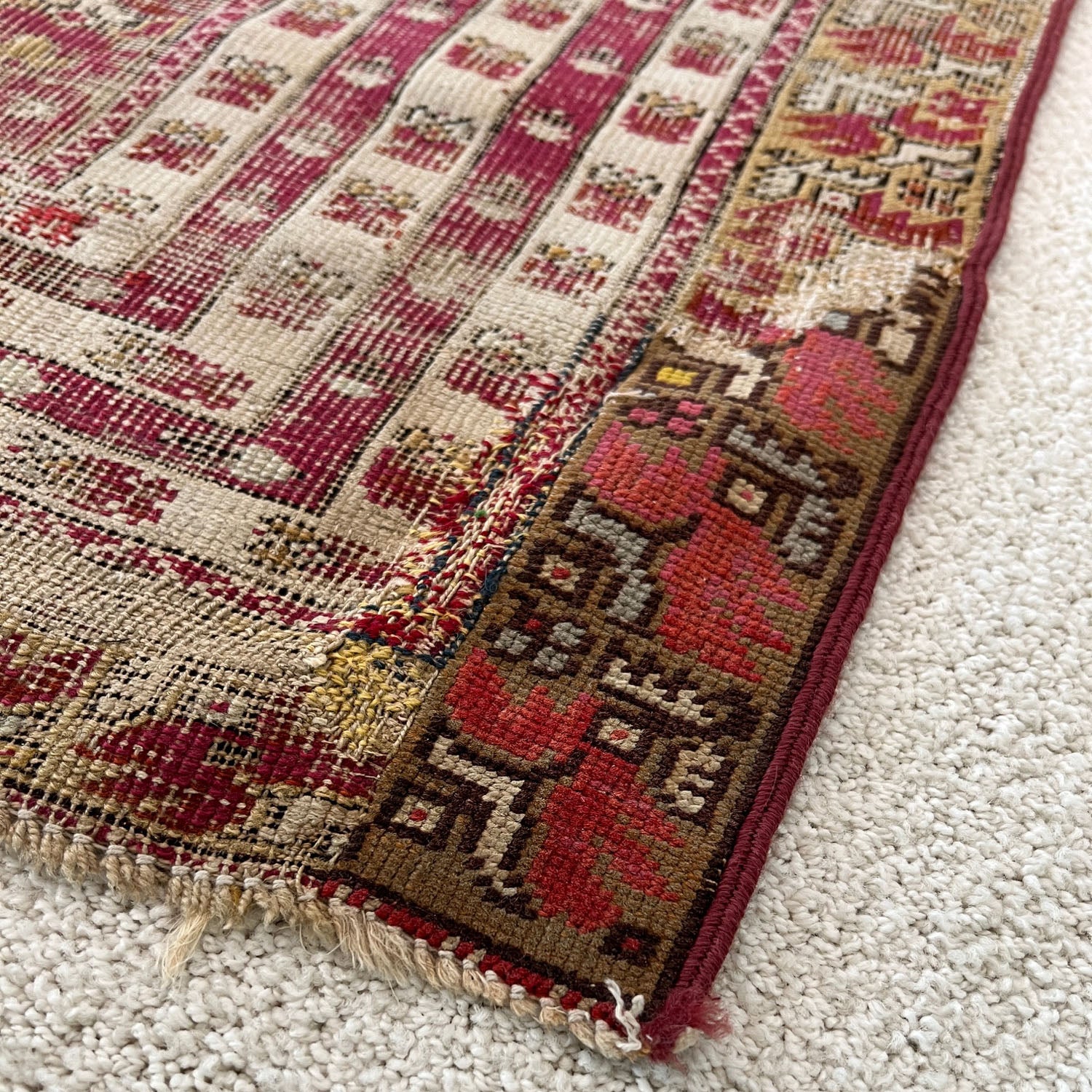 GORDES RUG