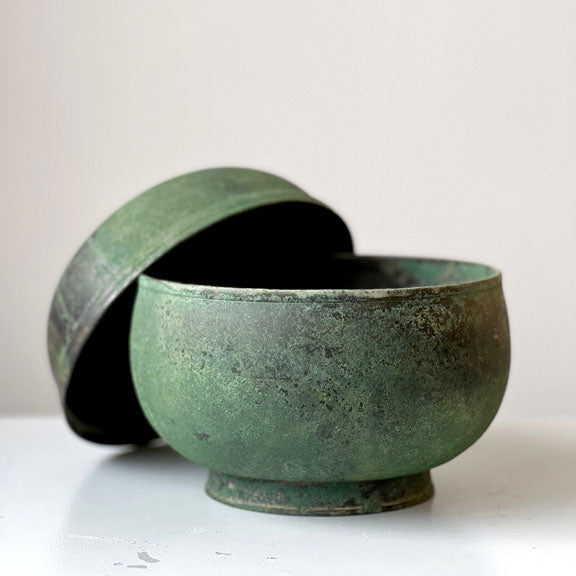 GORYEO DYNASTY BRONZE FOOTED BOWL WITH LID