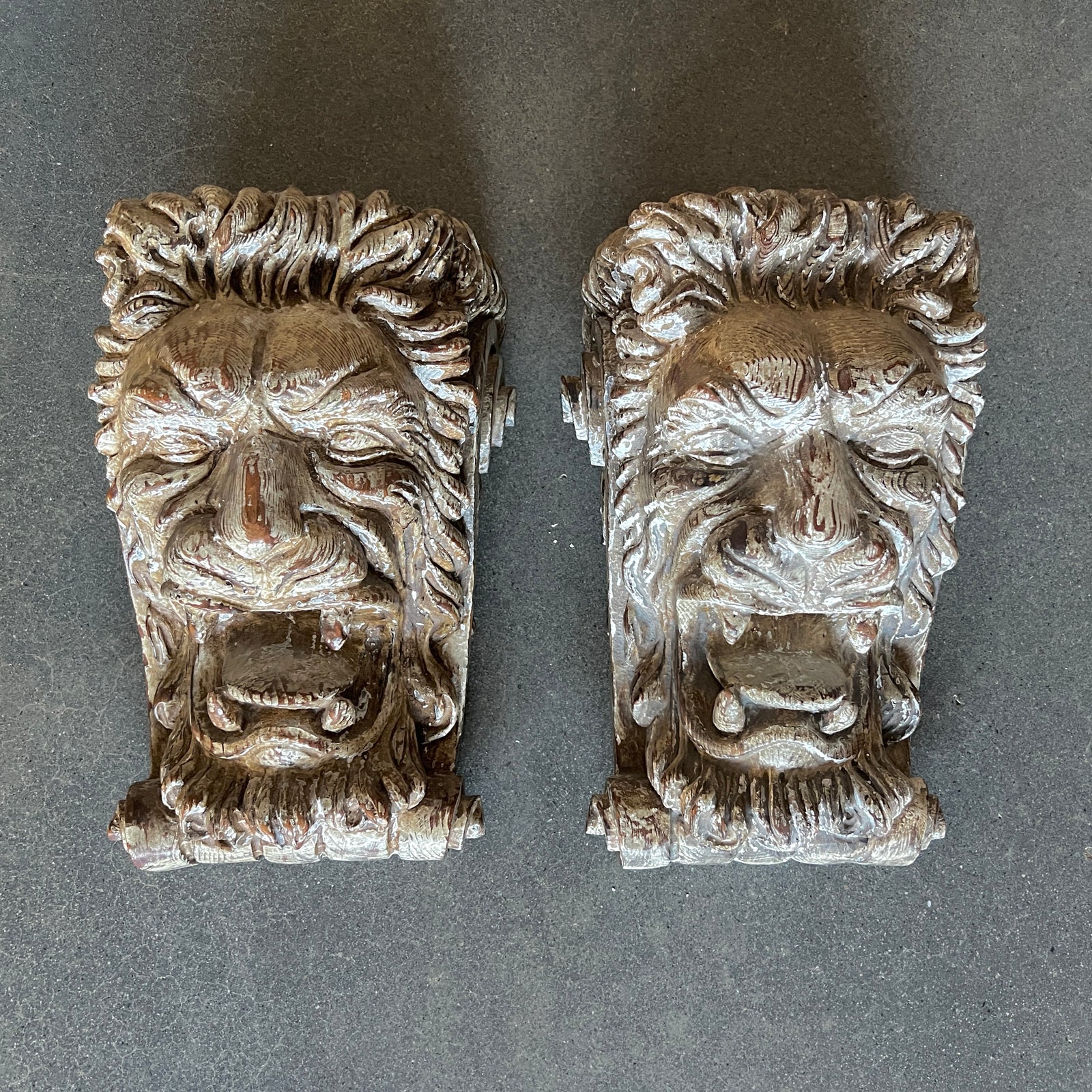 FIERCE LION CORBELS