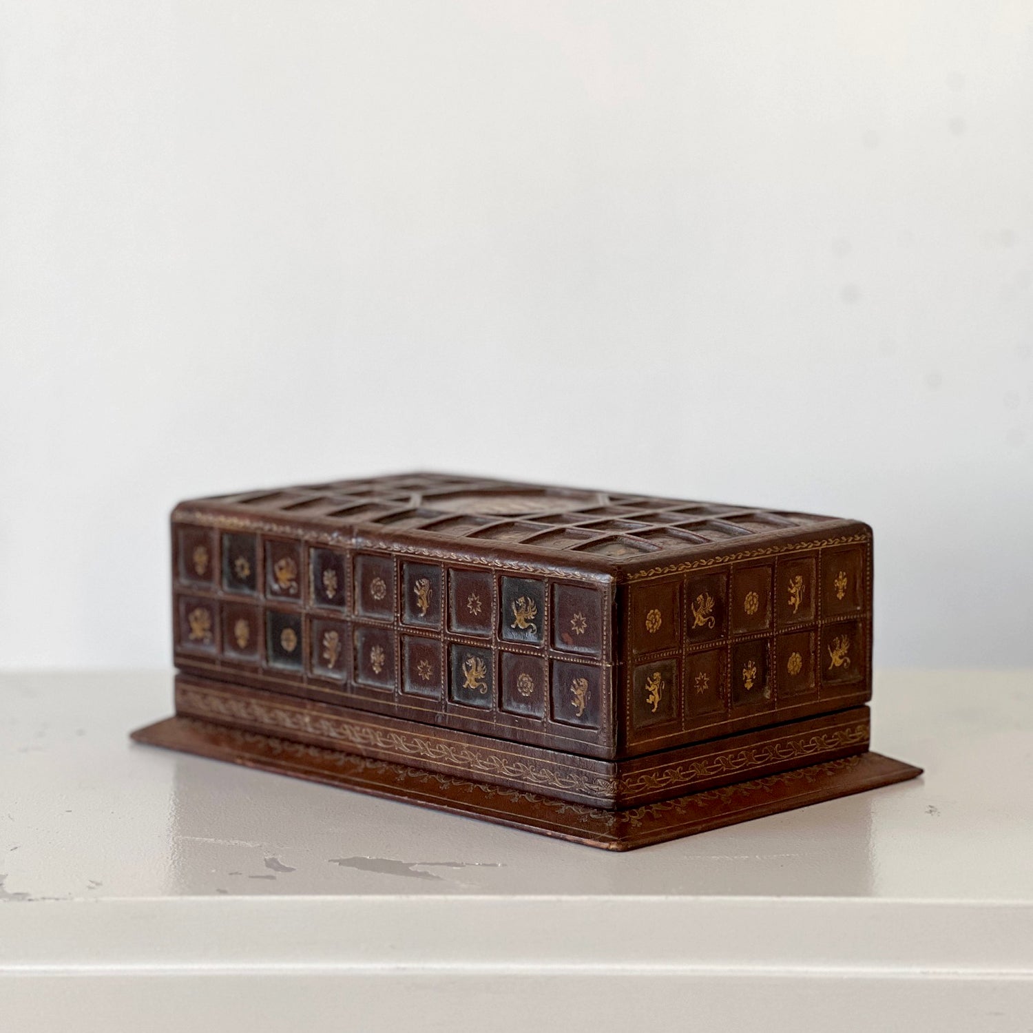 CIGARETTE BOX