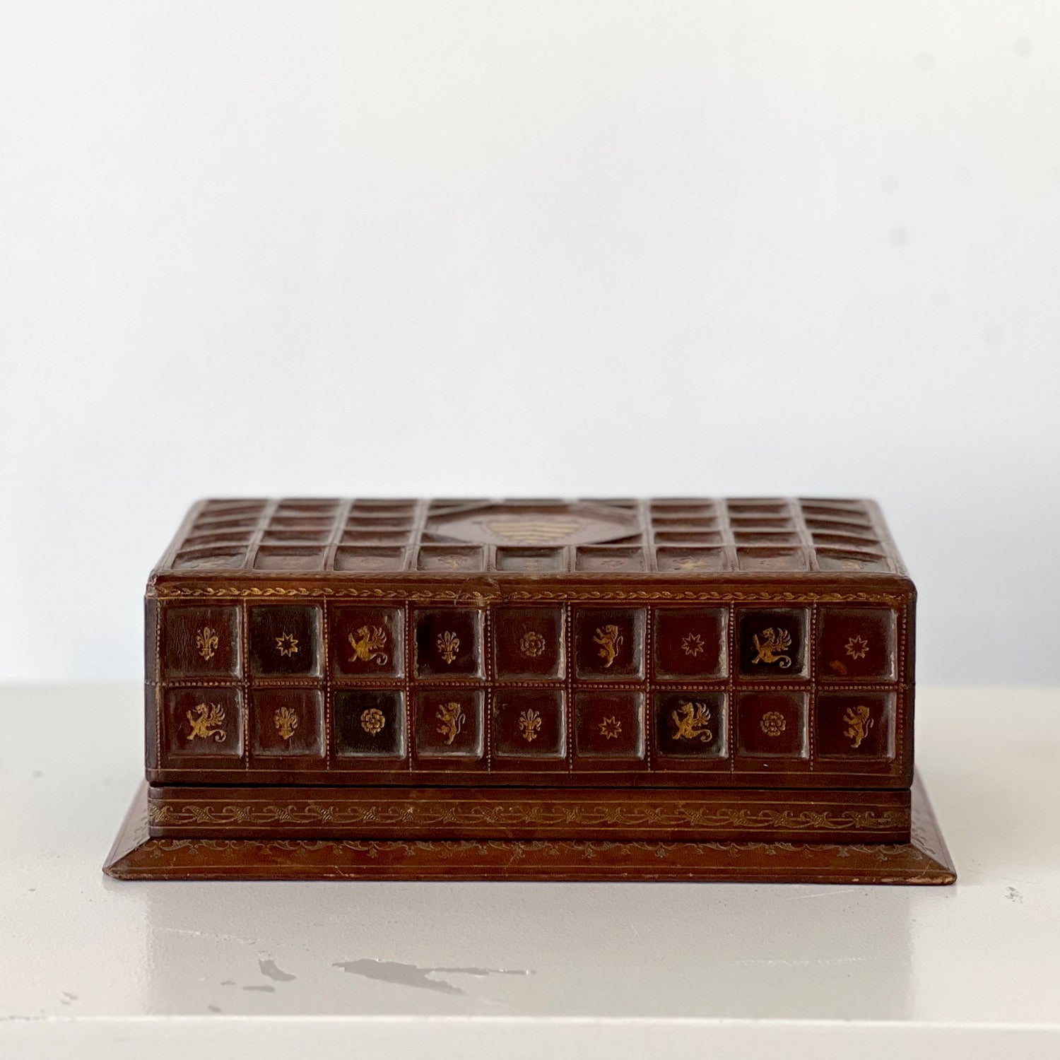CIGARETTE BOX