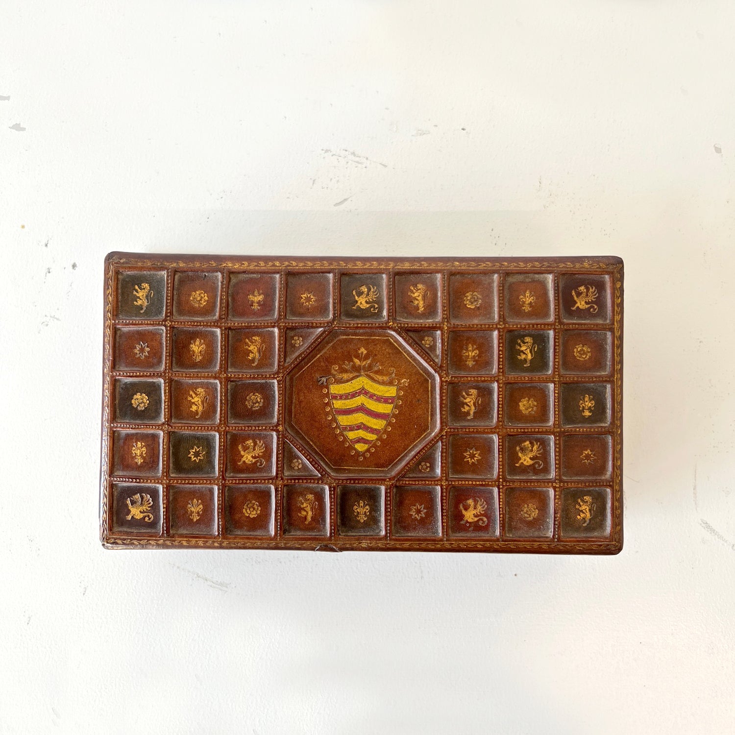 CIGARETTE BOX