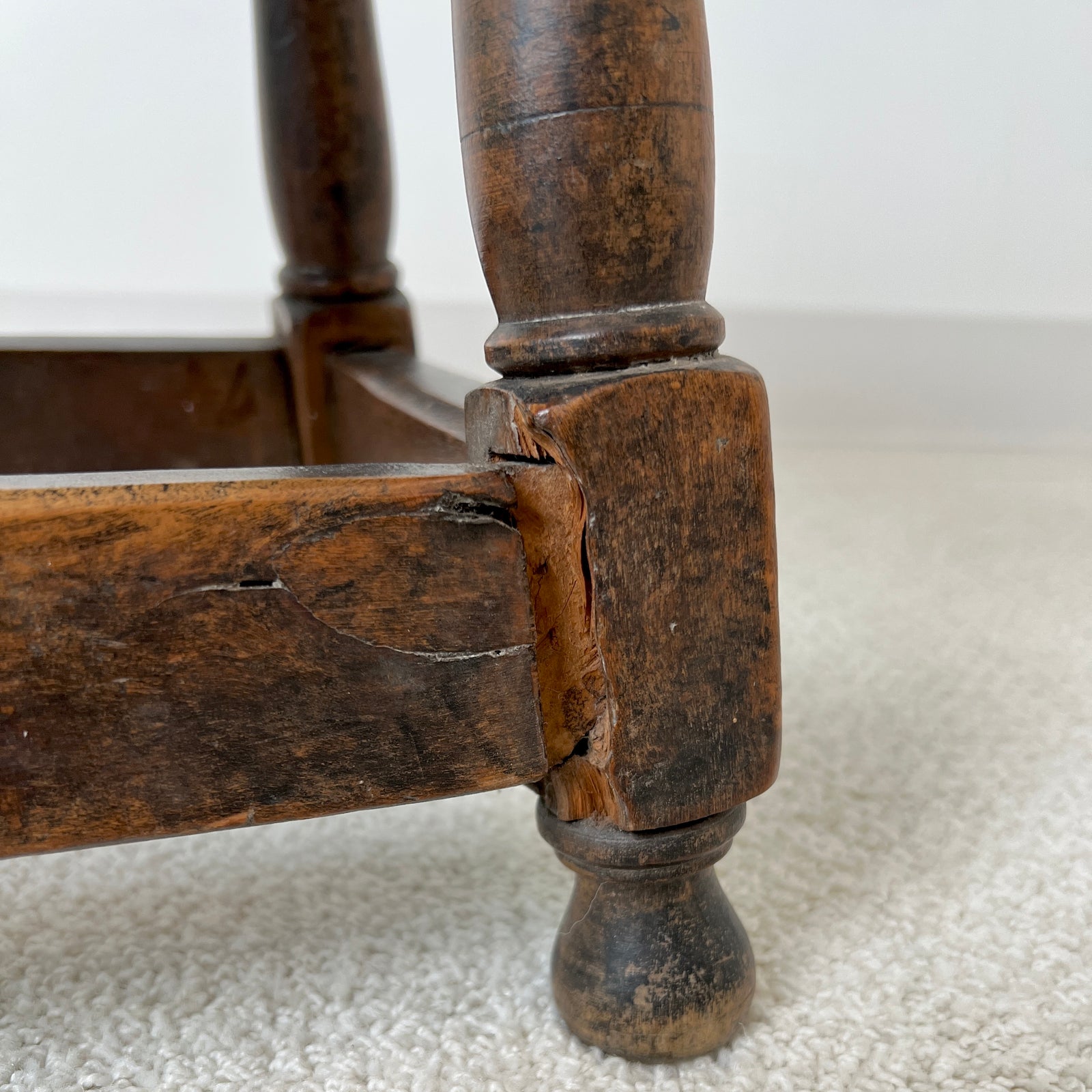 BAROQUE WOOD STOOL - 1