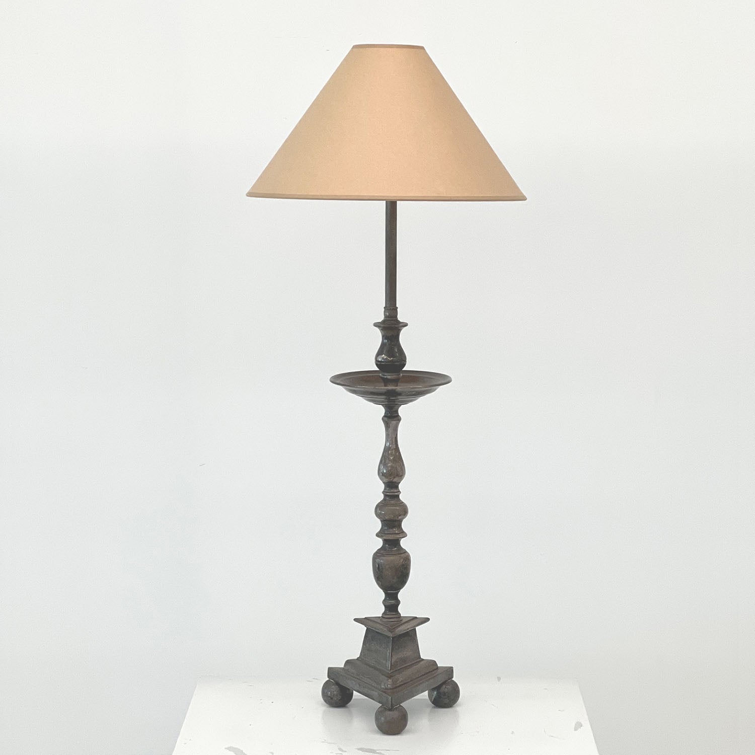 BALL-FOOTED TRIANGLE CANDLESTICK LAMP