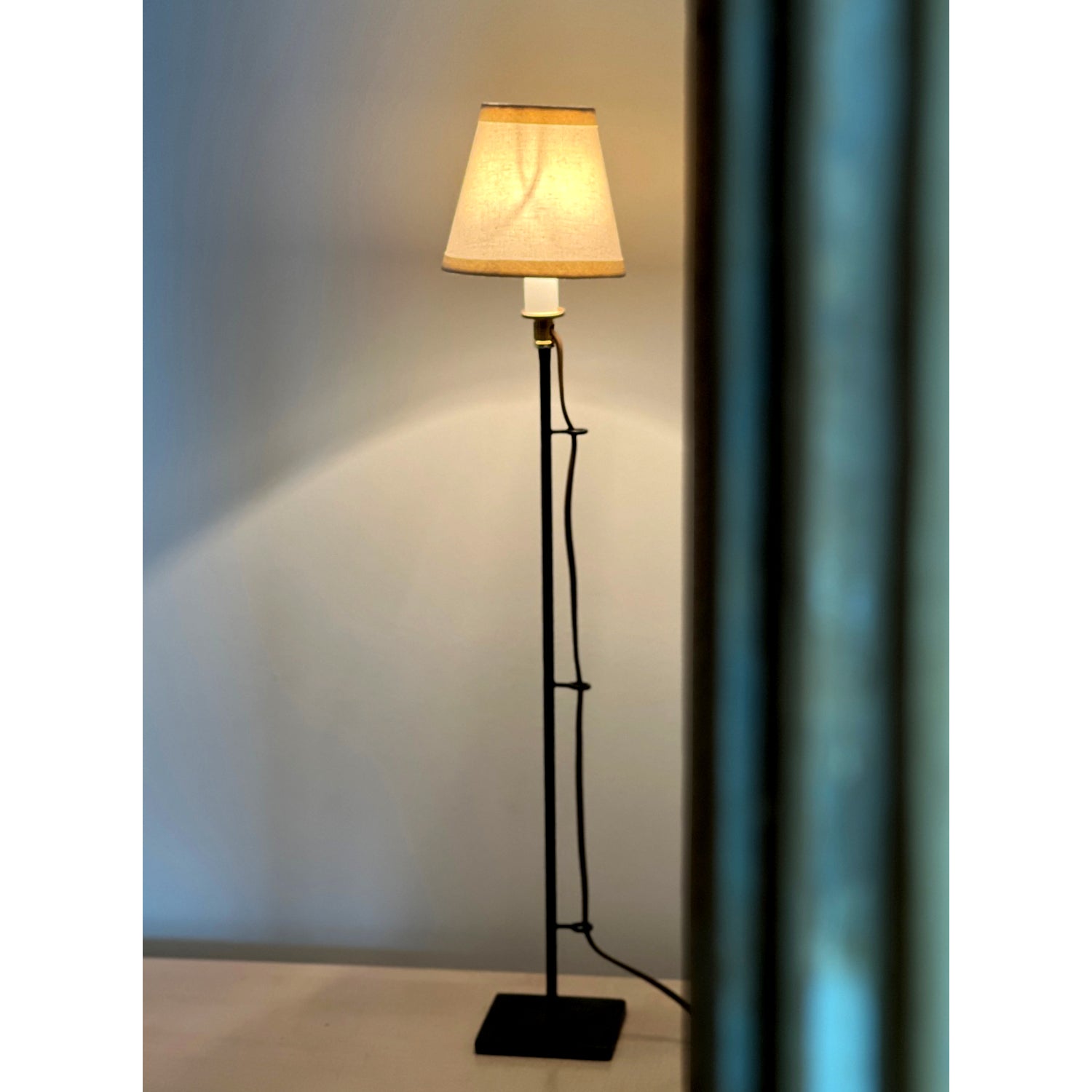 THREE RING TABLE LAMP