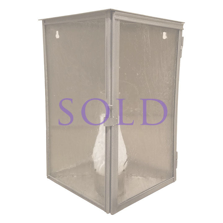 TRIANGLE LANTERN™ - SHOWROOM SAMPLE