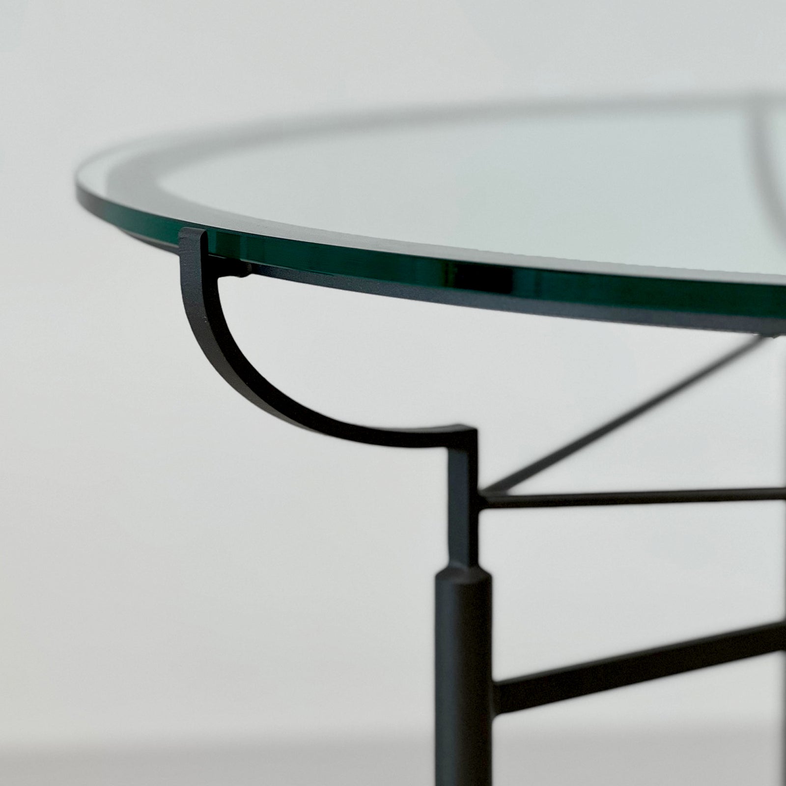 TRIPOD END TABLE™ - RTS