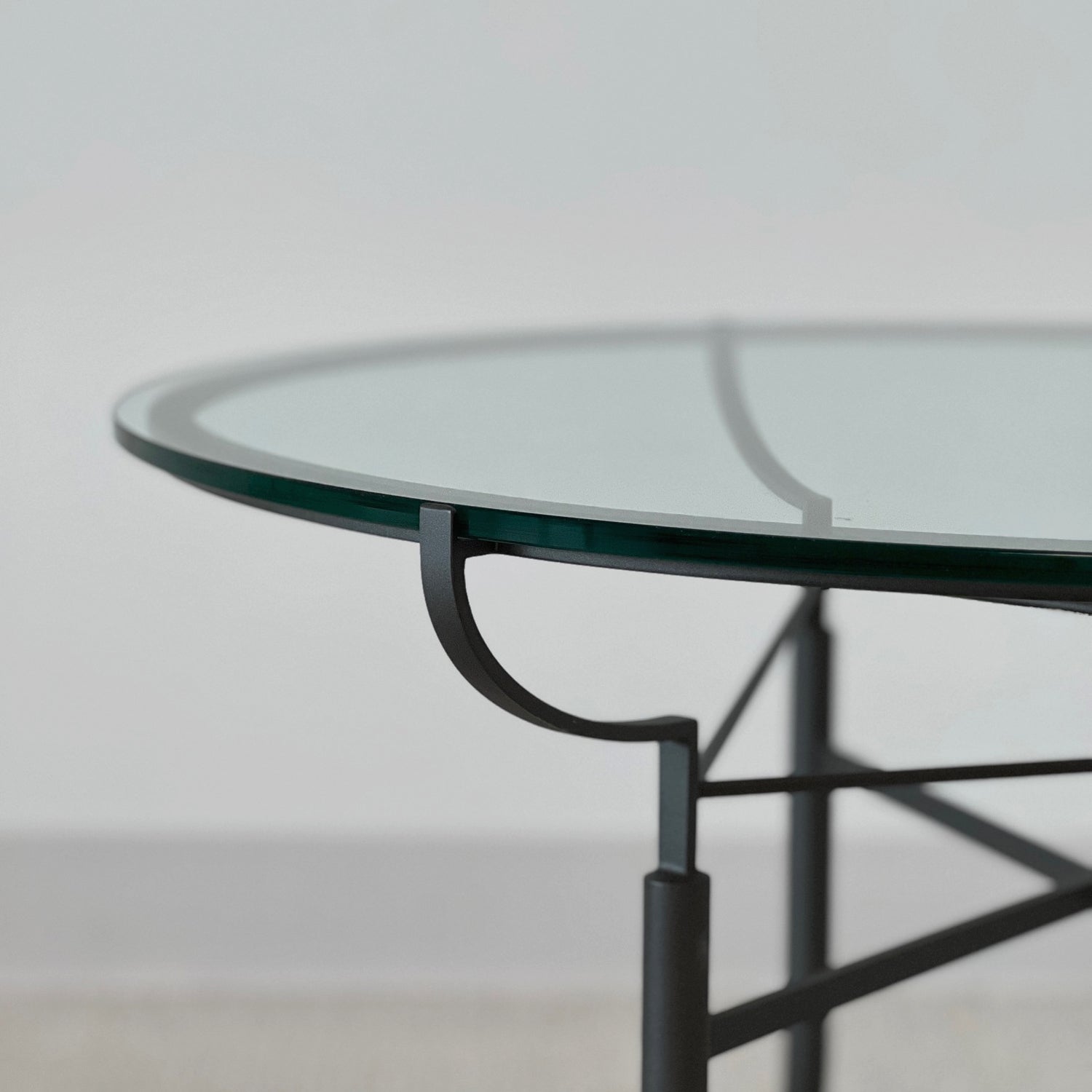 TRIPOD COCKTAIL TABLE™