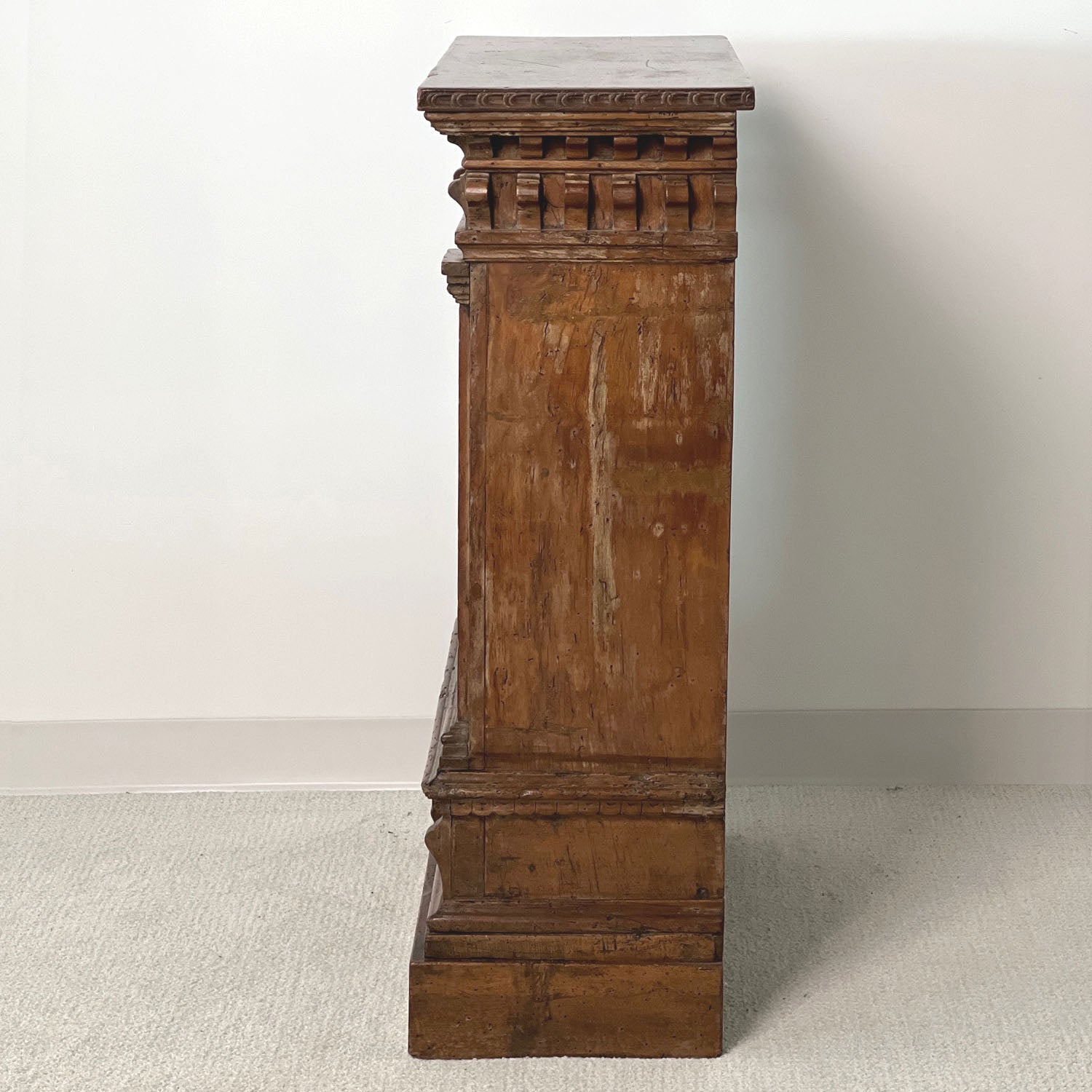 TUSCAN BAROQUE WALNUT CHEST
