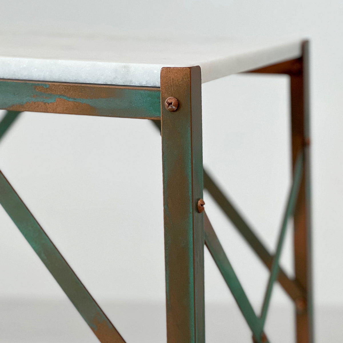 X SIDE PULL-UP TABLE™