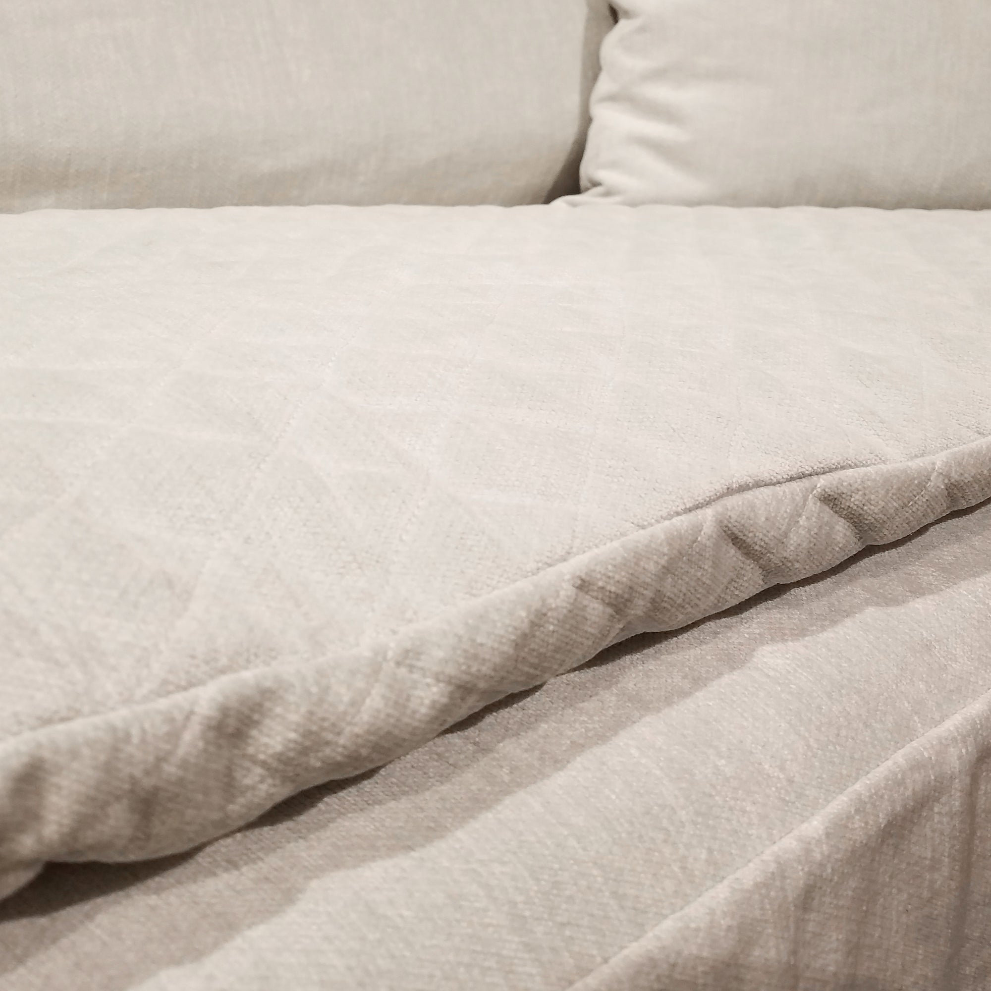 CROMWELL BENCH - SHOWROOM SAMPLE