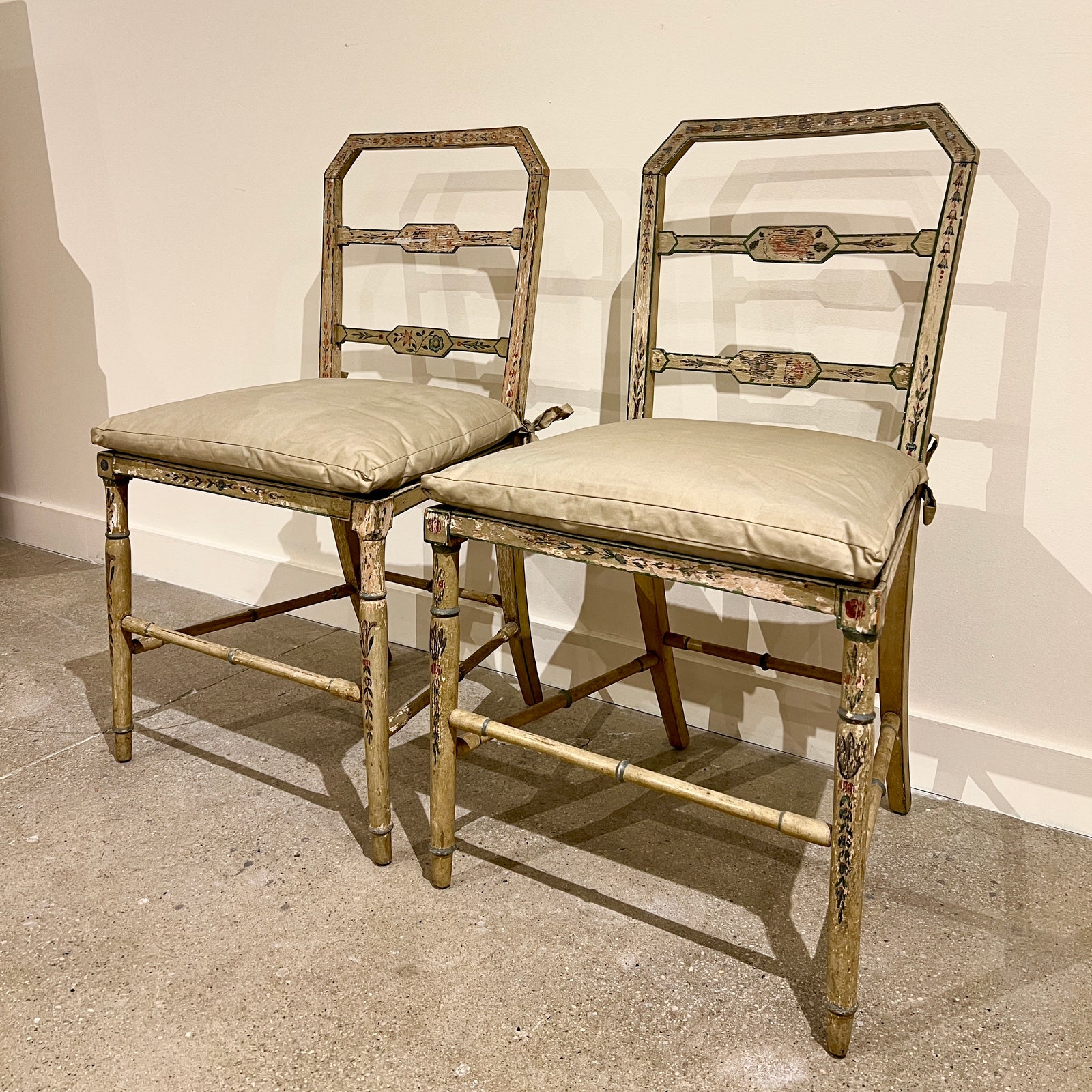 18th CENTURY REGENCY SIDE CHAIRS (PAIR)
