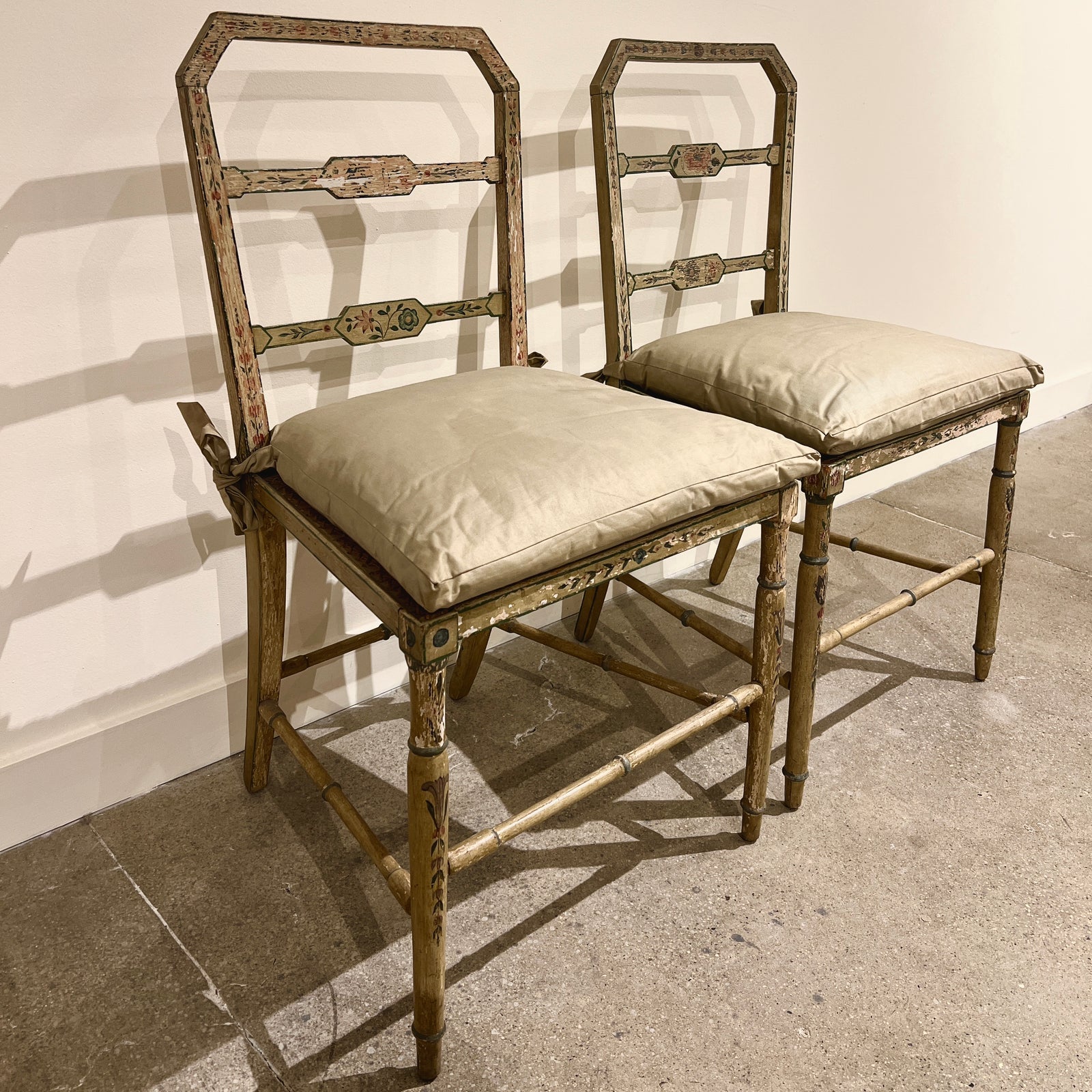 18th CENTURY REGENCY SIDE CHAIRS (PAIR)