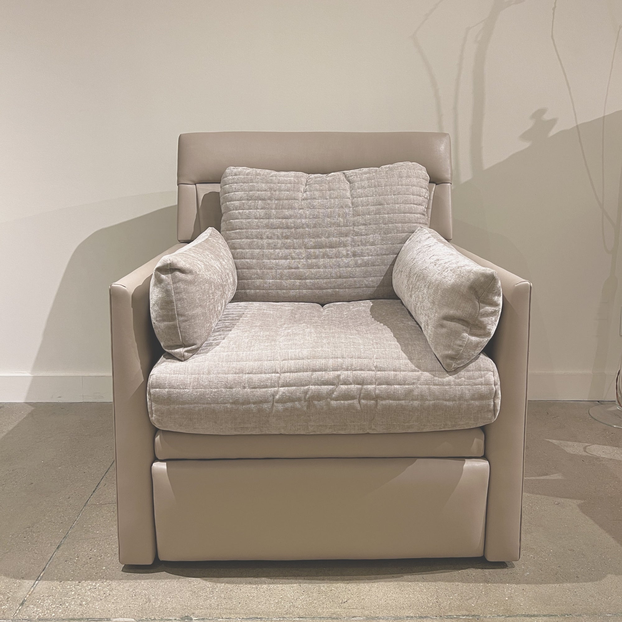 HIGH BACK RECLINER - VEGAN LEATHER - SHOWROOM SAMPLE