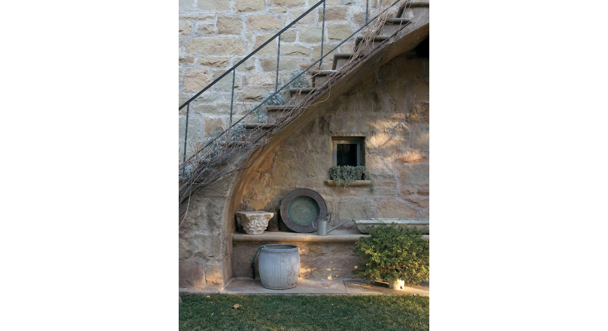 OUTDOOR LIVING