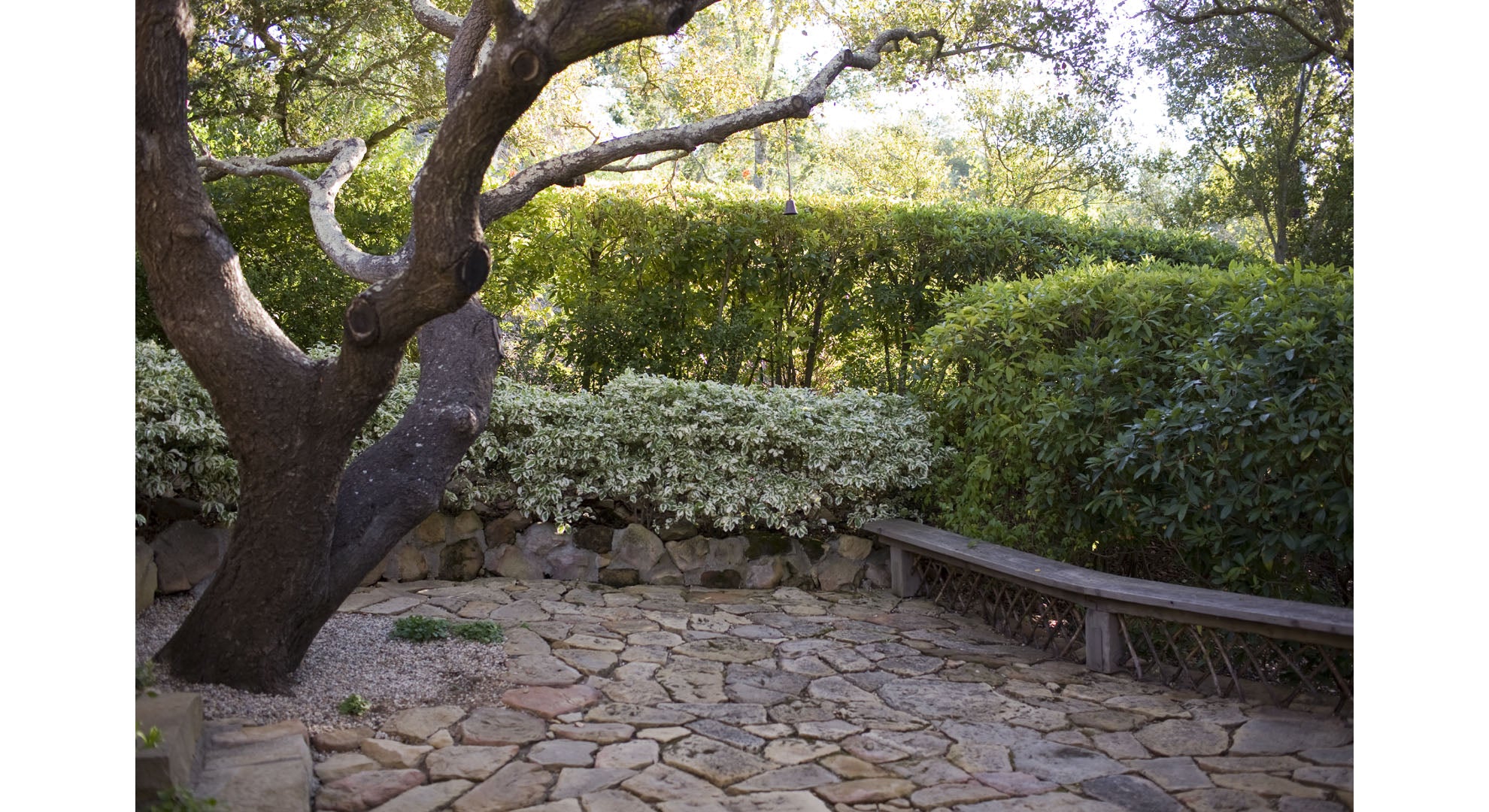 OUTDOOR LIVING
