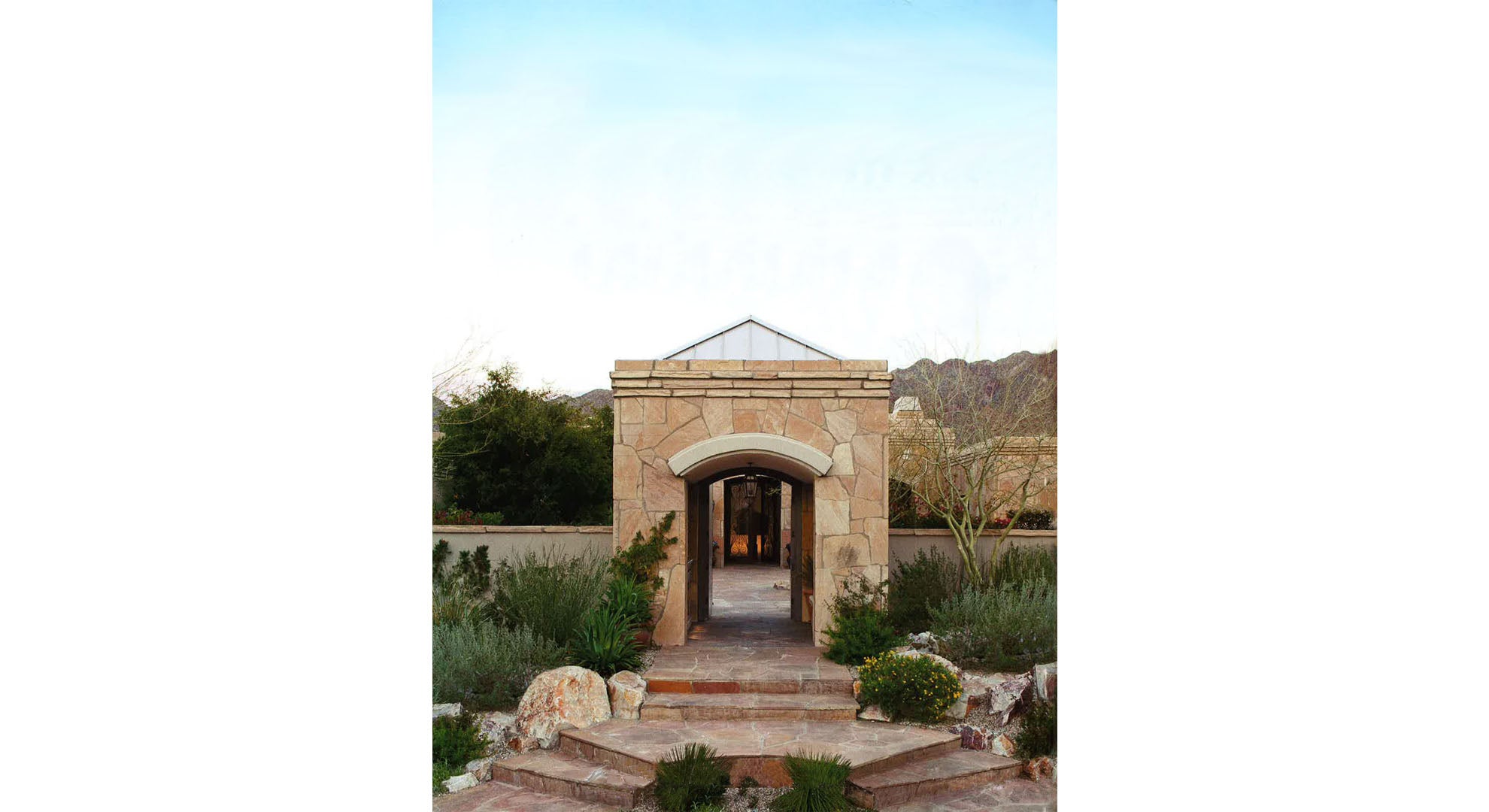 OUTDOOR LIVING